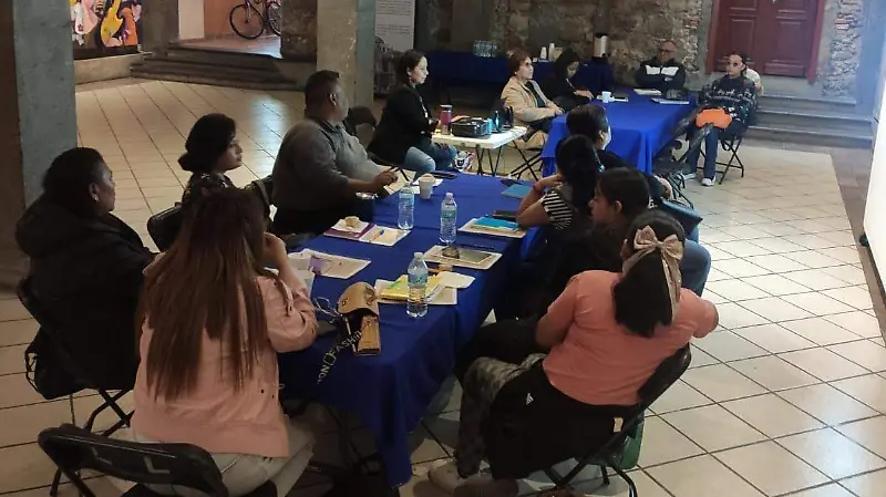 Entre las participantes destacadas estuvo la escritora Macaria España, 